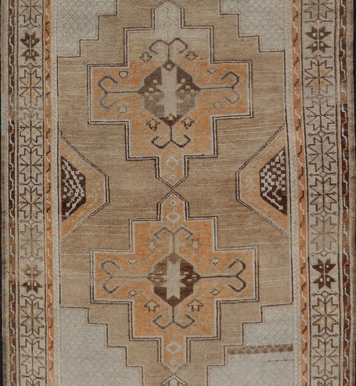 Vintage Turkish Oushak Rug With Medallions in Earthy Color Tones With Orange. Keivan Woven Arts / rug EN - 178670, country of origin / type: Turkey / Oushak, circa 1940 This vintage Oushak carpet from Turkey has center medallions in light blue and... - Keivan Woven ArtsEN - 178670 - 17496Rug