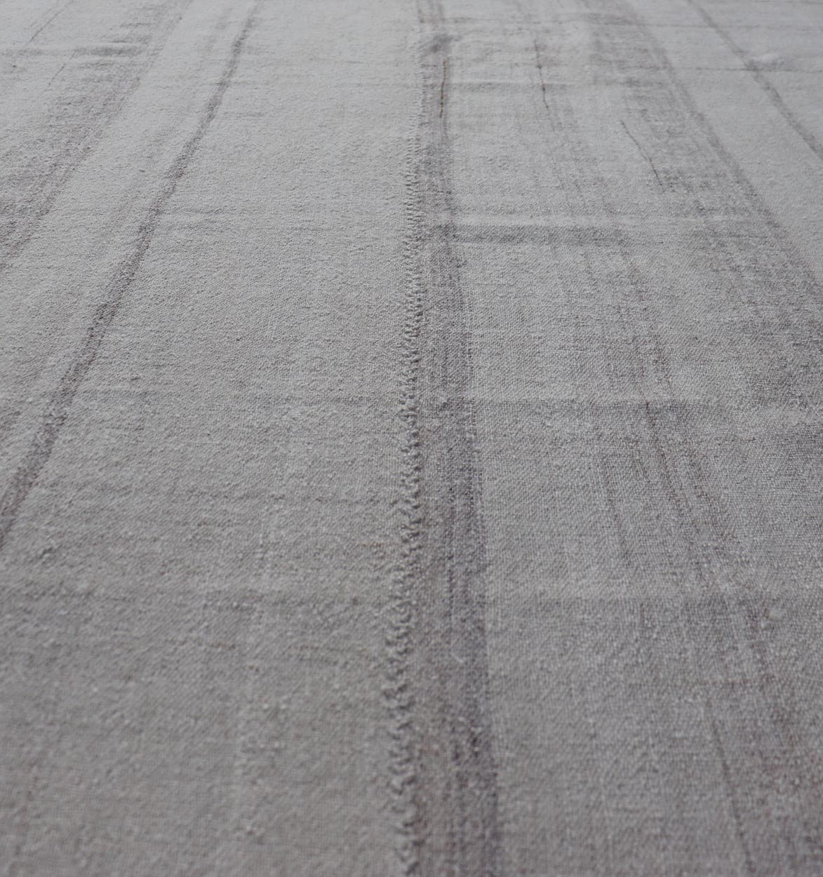Measures: 4'10 x 7'0 Stripe Design Turkish Vintage Kilim Rug in Shades of Ivory, Cream, and Taupe. Keivan Woven Arts / rug EN - 178819, country of origin / type: Turkey / Kilim, circa 1950 This vintage Turkish Kilim rug features a contemporary str... - Keivan Woven ArtsEN - 178819 - 21931Rug