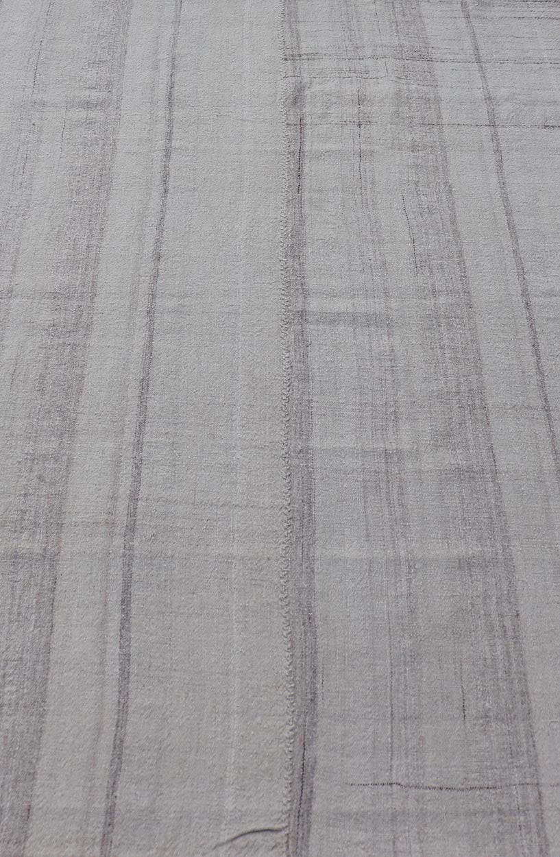 Measures: 4'10 x 7'0 Stripe Design Turkish Vintage Kilim Rug in Shades of Ivory, Cream, and Taupe. Keivan Woven Arts / rug EN - 178819, country of origin / type: Turkey / Kilim, circa 1950 This vintage Turkish Kilim rug features a contemporary str... - Keivan Woven ArtsEN - 178819 - 21931Rug