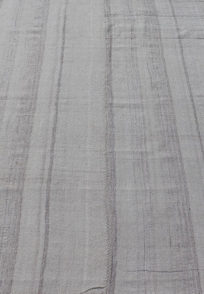 Measures: 4'10 x 7'0 Stripe Design Turkish Vintage Kilim Rug in Shades of Ivory, Cream, and Taupe. Keivan Woven Arts / rug EN - 178819, country of origin / type: Turkey / Kilim, circa 1950 This vintage Turkish Kilim rug features a contemporary str... - Keivan Woven ArtsEN - 178819 - 21931Rug