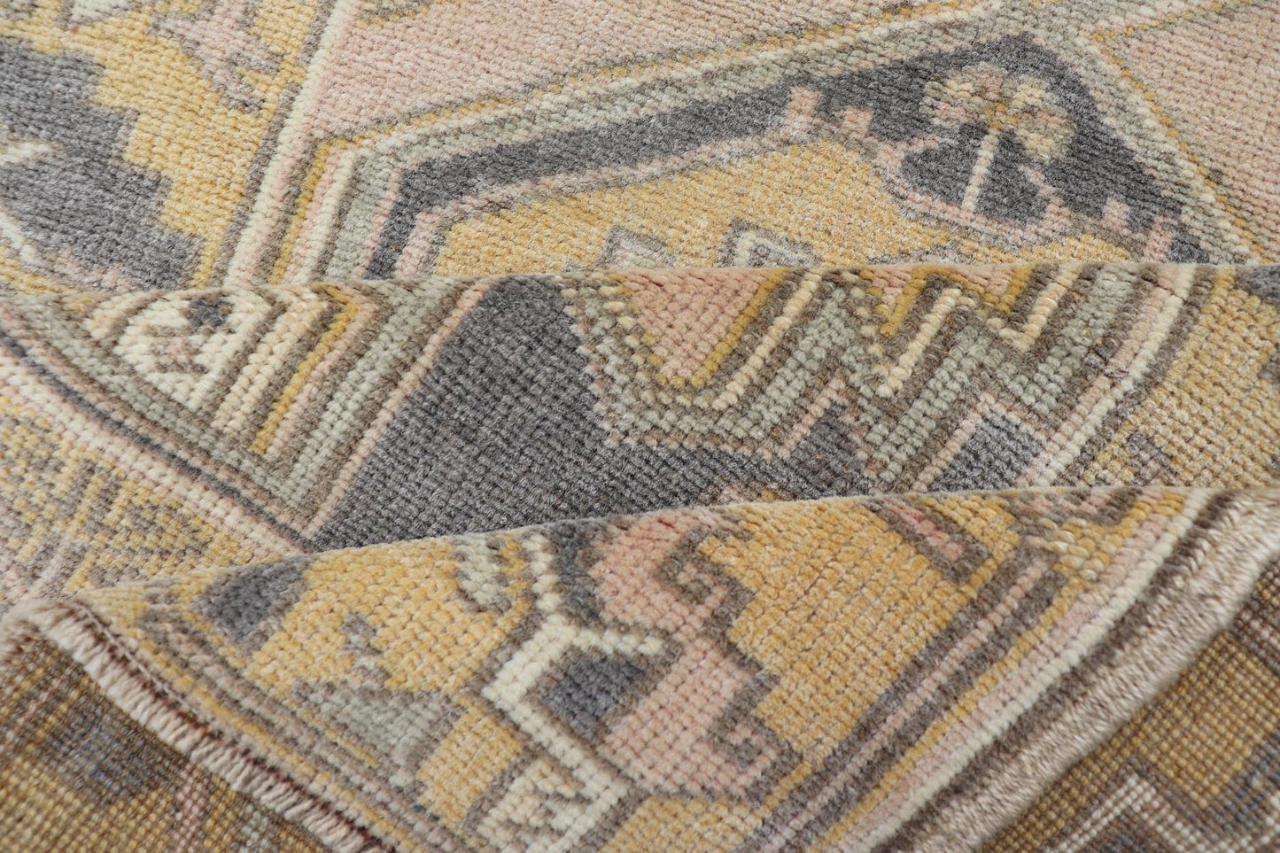 Vintage Oushak Rug from Turkey with Medallion Design in Yellow. Pink, Gray Blue. Keivan Woven Arts / rug/ EN - 178905, country of origin / type: Turkey / Oushak, circa 1950. Measures: 2'9 x 3'10 Vintage Oushak Rug, Vintage Turkish Oush... - Keivan Woven ArtsEN - 178905 - 23845Rug