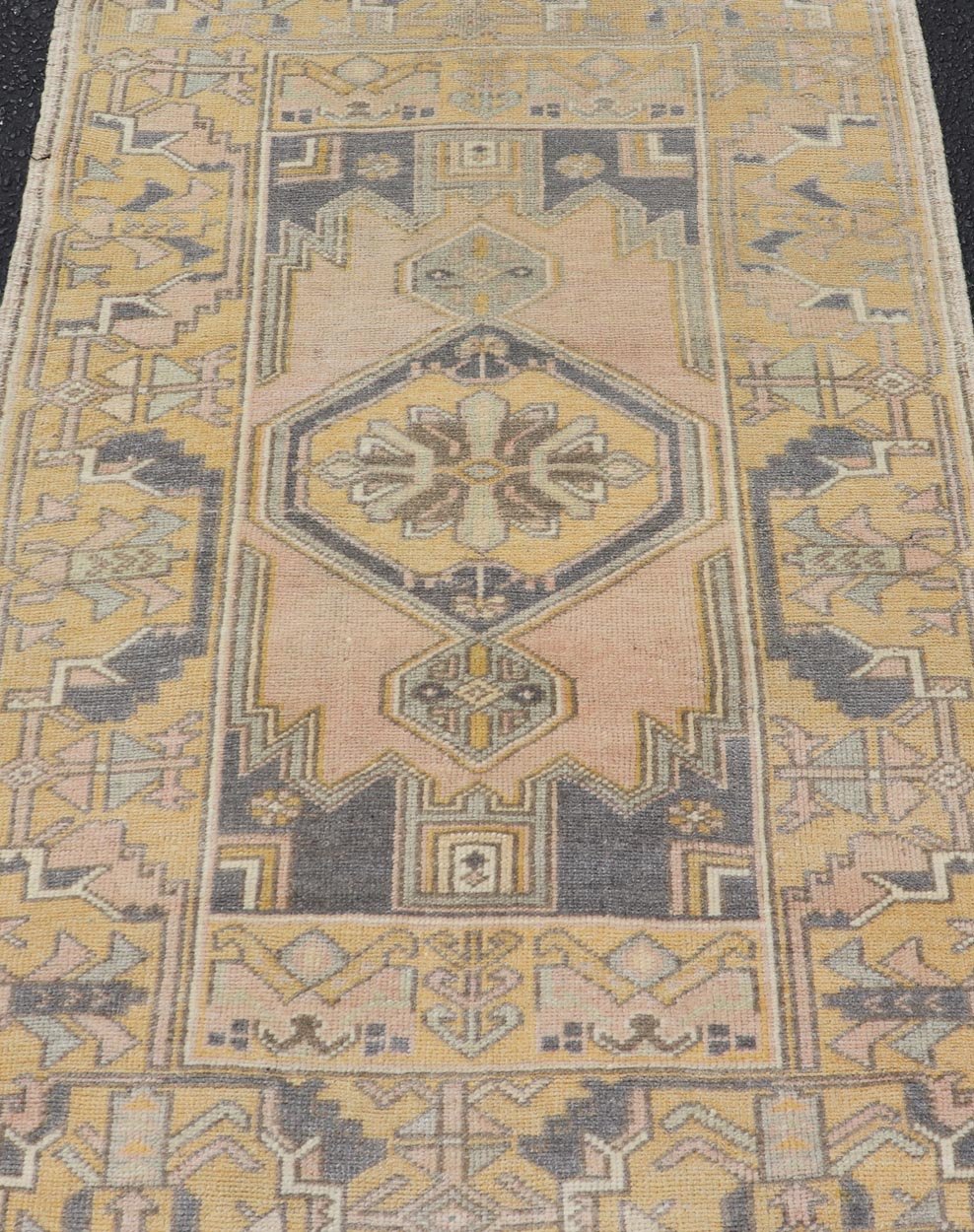 Vintage Oushak Rug from Turkey with Medallion Design in Yellow. Pink, Gray Blue. Keivan Woven Arts / rug/ EN - 178905, country of origin / type: Turkey / Oushak, circa 1950. Measures: 2'9 x 3'10 Vintage Oushak Rug, Vintage Turkish Oush... - Keivan Woven ArtsEN - 178905 - 23845Rug