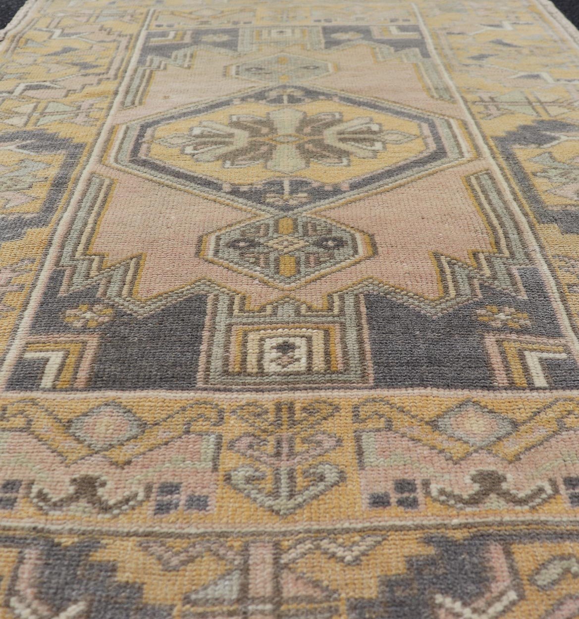 Vintage Oushak Rug from Turkey with Medallion Design in Yellow. Pink, Gray Blue. Keivan Woven Arts / rug/ EN - 178905, country of origin / type: Turkey / Oushak, circa 1950. Measures: 2'9 x 3'10 Vintage Oushak Rug, Vintage Turkish Oush... - Keivan Woven ArtsEN - 178905 - 23845Rug