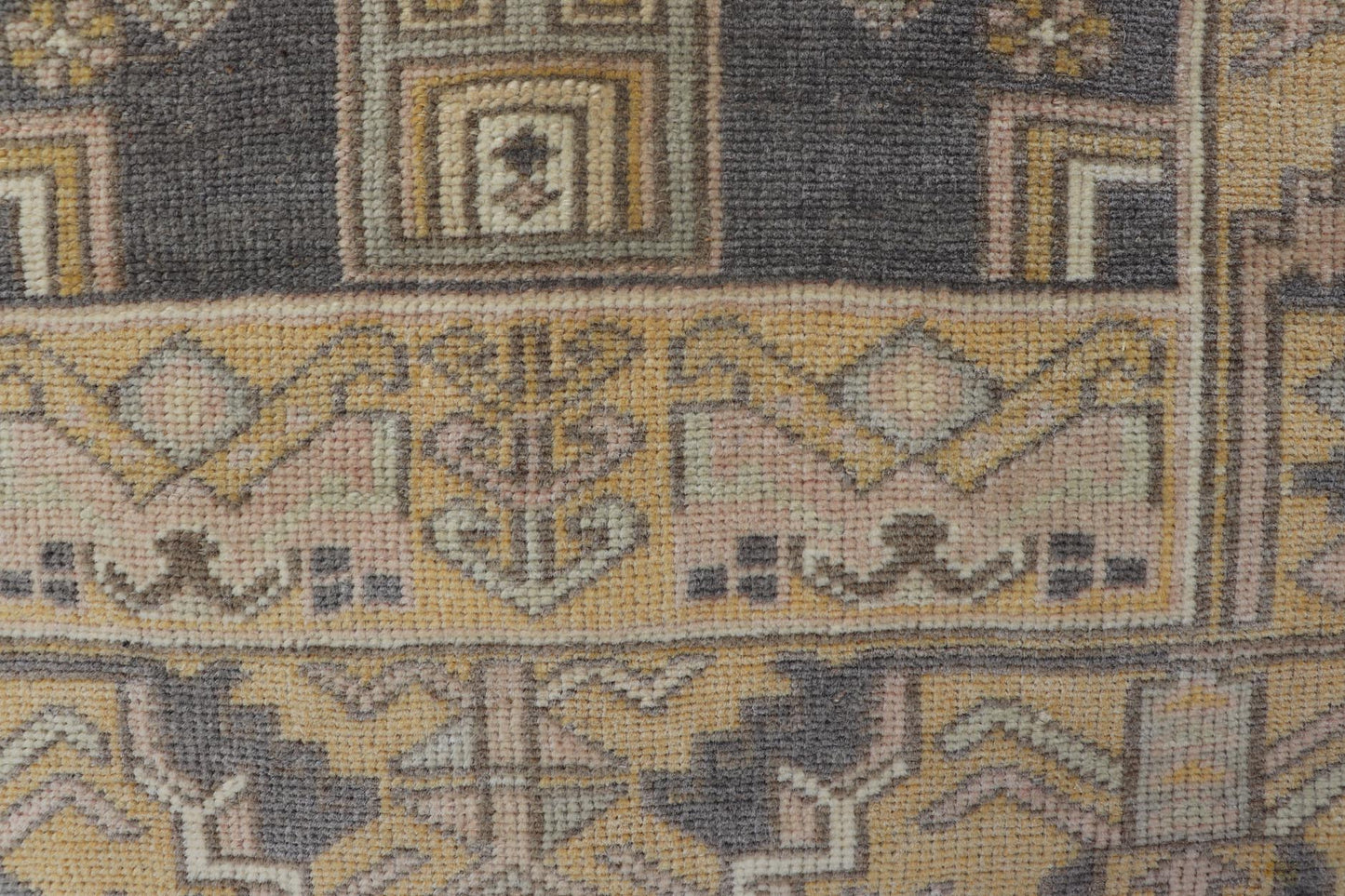 Vintage Oushak Rug from Turkey with Medallion Design in Yellow. Pink, Gray Blue. Keivan Woven Arts / rug/ EN - 178905, country of origin / type: Turkey / Oushak, circa 1950. Measures: 2'9 x 3'10 Vintage Oushak Rug, Vintage Turkish Oush... - Keivan Woven ArtsEN - 178905 - 23845Rug