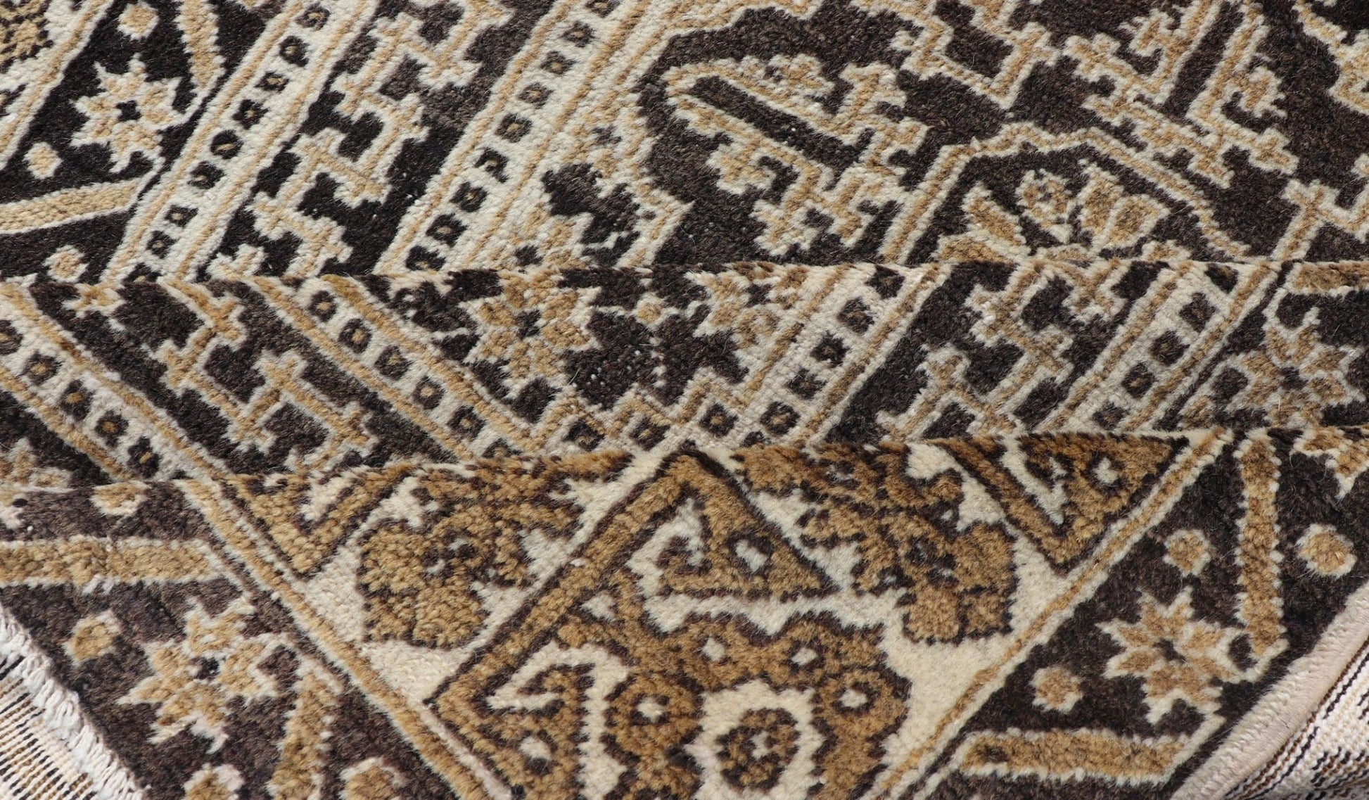Turkish Konya Carpet in Shades of Brown, rug EN - 178916, country of origin / type: Turkey / Oushak, circa mid - 20th Century. Measures:4'2 x 6'3 All - Over with Medallion Design Turkish Carpet in Shades of Brown and Cream - Keivan Woven ArtsEN - 178916 - 17526