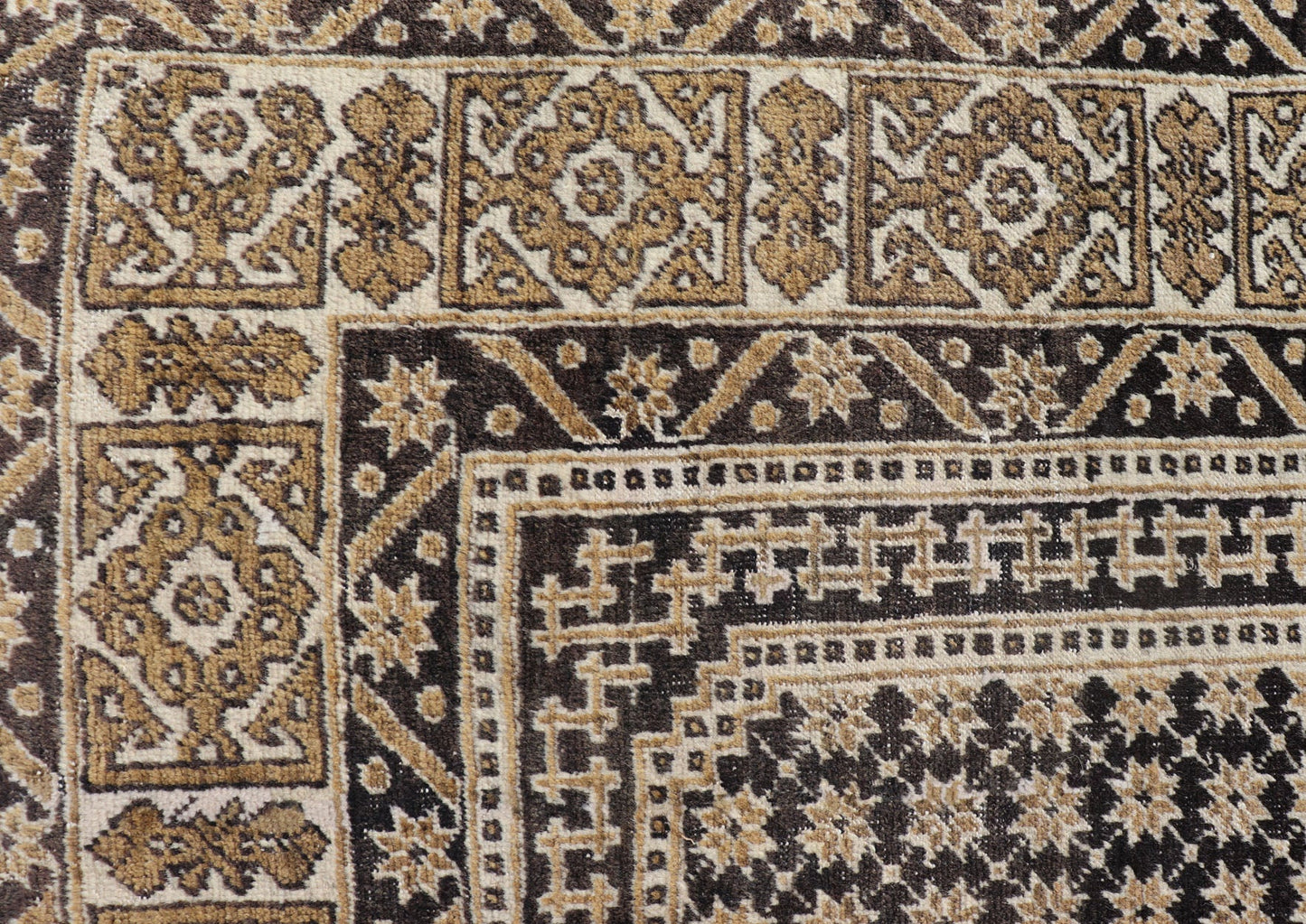 Turkish Konya Carpet in Shades of Brown, rug EN - 178916, country of origin / type: Turkey / Oushak, circa mid - 20th Century. Measures:4'2 x 6'3 All - Over with Medallion Design Turkish Carpet in Shades of Brown and Cream - Keivan Woven ArtsEN - 178916 - 17526