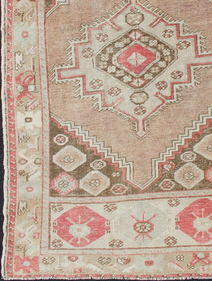 Tribal Medallion Design Vintage Turkish Oushak Rug in Earth Tones & Coral Pink. Tan, earth tones and coral pink tribal medallion design unique Oushak vintage rug from Turkey, Keivan Woven Arts / rug EN - 179009, country of origin / type: Turkey / ... - Keivan Woven ArtsEN - 179009 - 11729Rug