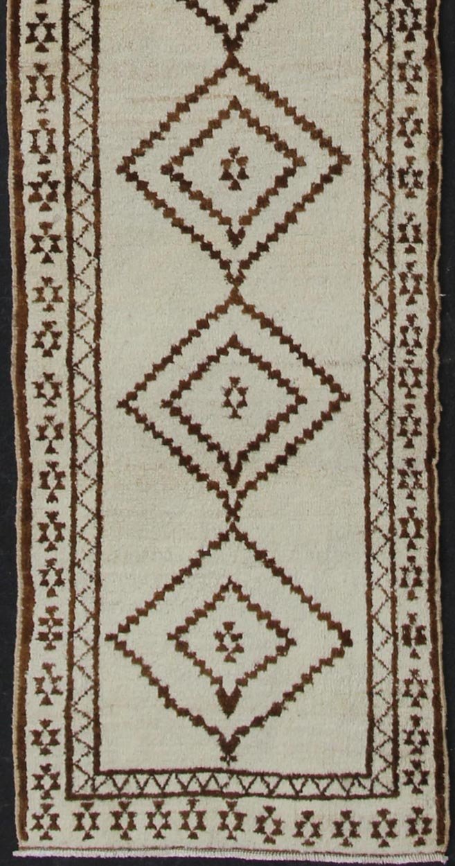 Very Long Runner, Vintage Turkish Tulu in Diamond Tribal Design in Cream & Brown. Tribal Moroccan Design Long Runner, Turkish Tulu vintage runner in cream, brown and earth tones with Tribal diamond design, rug EN - 179013, country of origin / type: Tu... - Keivan Woven ArtsEN - 179013 - 11972Rug