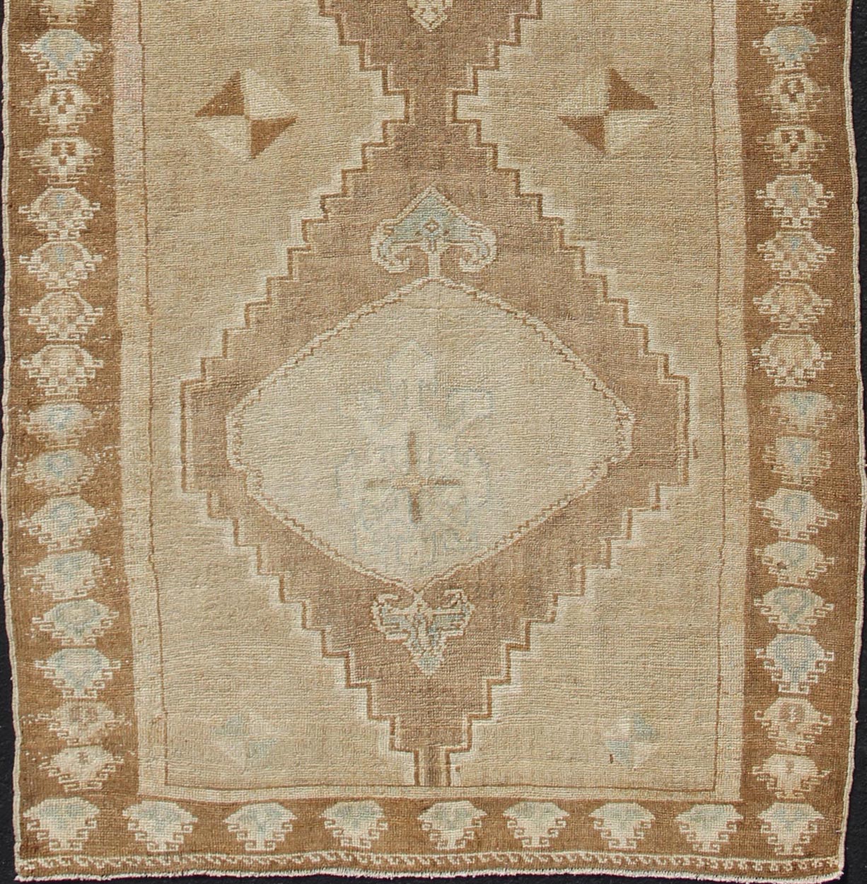 Gallery Turkish Oushak/Kars Rug in Earth Tones with Three Medallions Vintage wide Gallery runner from Turkey with Medallion design in various tones of ta, sand, taupe and light brown rug en - 165931, country of origin / type: Turkey / Kars, circa ... - Keivan Woven ArtsEN - 179015 - 12537Rug