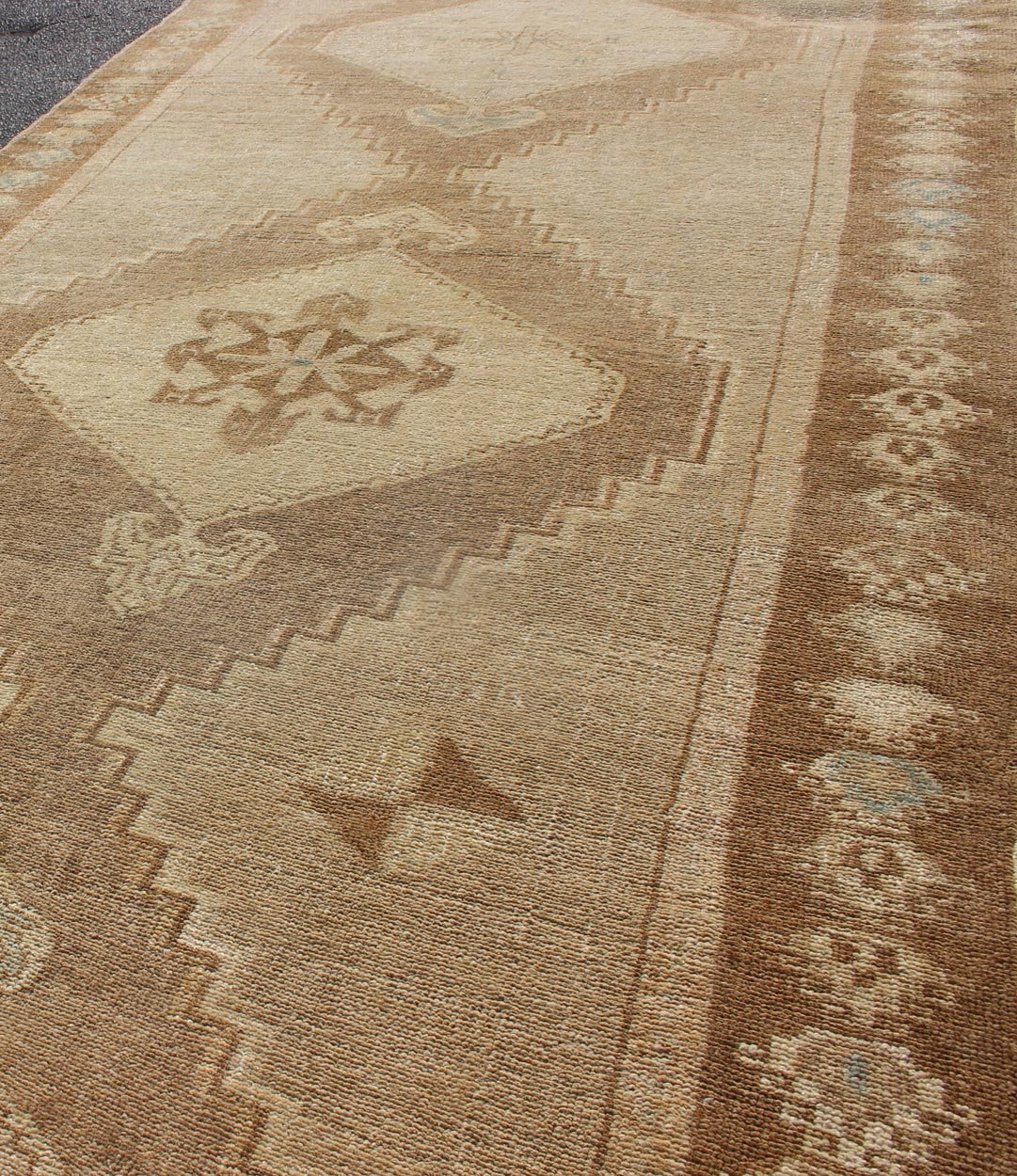 Gallery Turkish Oushak/Kars Rug in Earth Tones with Three Medallions Vintage wide Gallery runner from Turkey with Medallion design in various tones of ta, sand, taupe and light brown rug en - 165931, country of origin / type: Turkey / Kars, circa ... - Keivan Woven ArtsEN - 179015 - 12537Rug