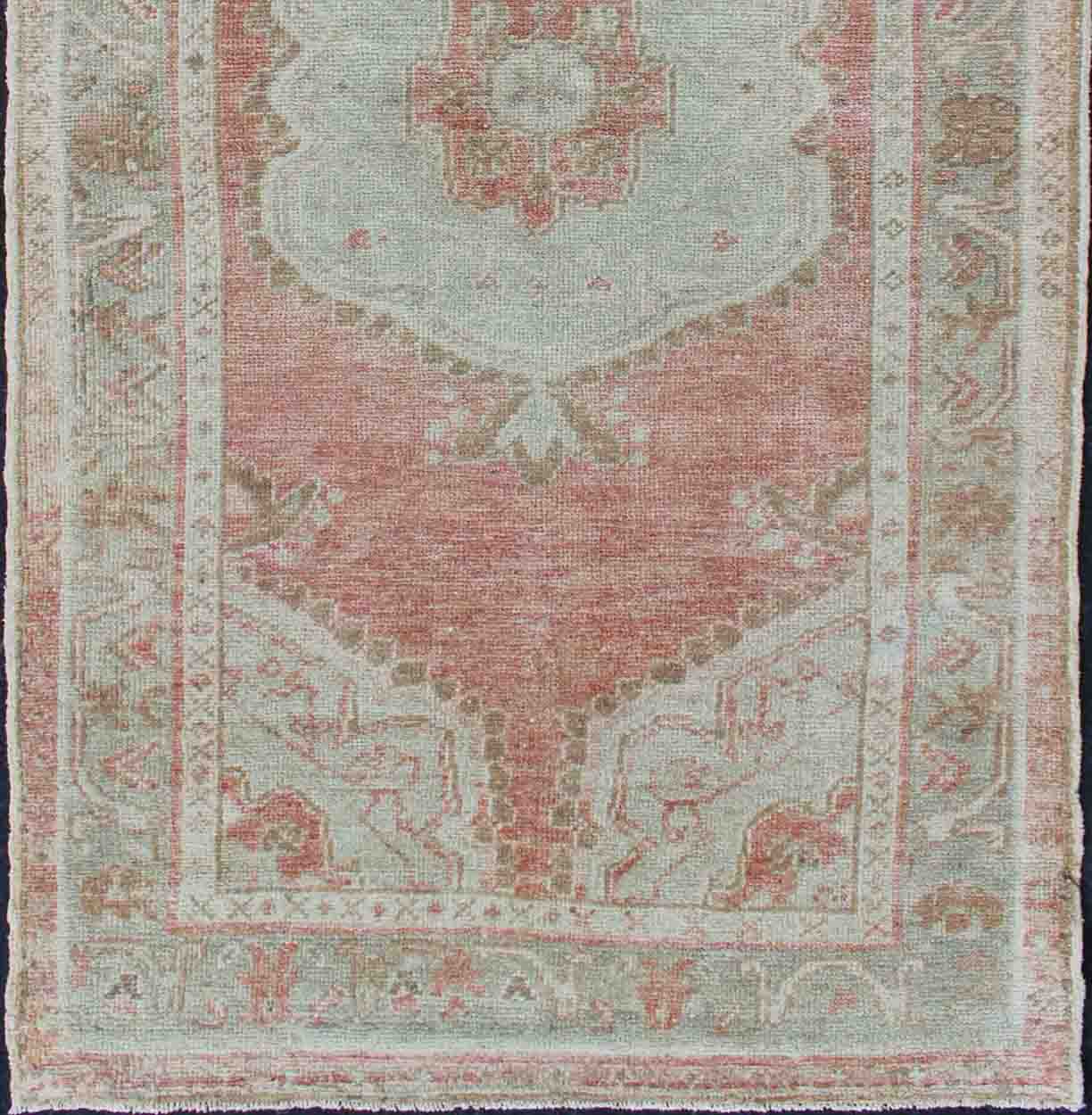 Faded Red and Taupe Vintage Turkish Oushak Rug with Layered Medallion Design Layered floral medallion design in light blue, soft red Oushak vintage rug from Turkey, Keivan Woven Arts / rug EN - 179018, country of origin / type: Turkey / Oushak, ci... - Keivan Woven ArtsEN - 179018 - 11799Rug
