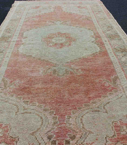 Faded Red and Taupe Vintage Turkish Oushak Rug with Layered Medallion Design Layered floral medallion design in light blue, soft red Oushak vintage rug from Turkey, Keivan Woven Arts / rug EN - 179018, country of origin / type: Turkey / Oushak, ci... - Keivan Woven ArtsEN - 179018 - 11799Rug