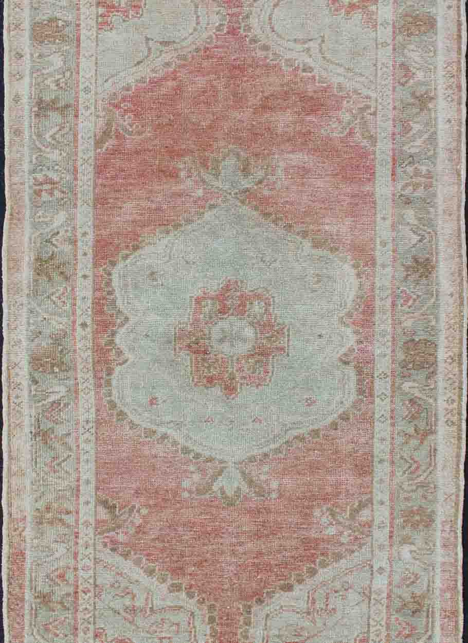 Faded Red and Taupe Vintage Turkish Oushak Rug with Layered Medallion Design Layered floral medallion design in light blue, soft red Oushak vintage rug from Turkey, Keivan Woven Arts / rug EN - 179018, country of origin / type: Turkey / Oushak, ci... - Keivan Woven ArtsEN - 179018 - 11799Rug