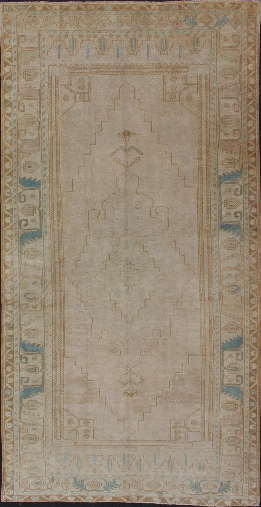 Gallery Runner Turkish Rug in Earth Tones & Light Blue With Medallion Rug / EN - 179024, Keivan Woven Arts / country of origin / type: Turkey / Oushak, circa 1940. Large Gallery Turkish rug in Earth tones, light brown with medallions. Turkish Gall... - Keivan Woven ArtsEN - 179024 - 11976