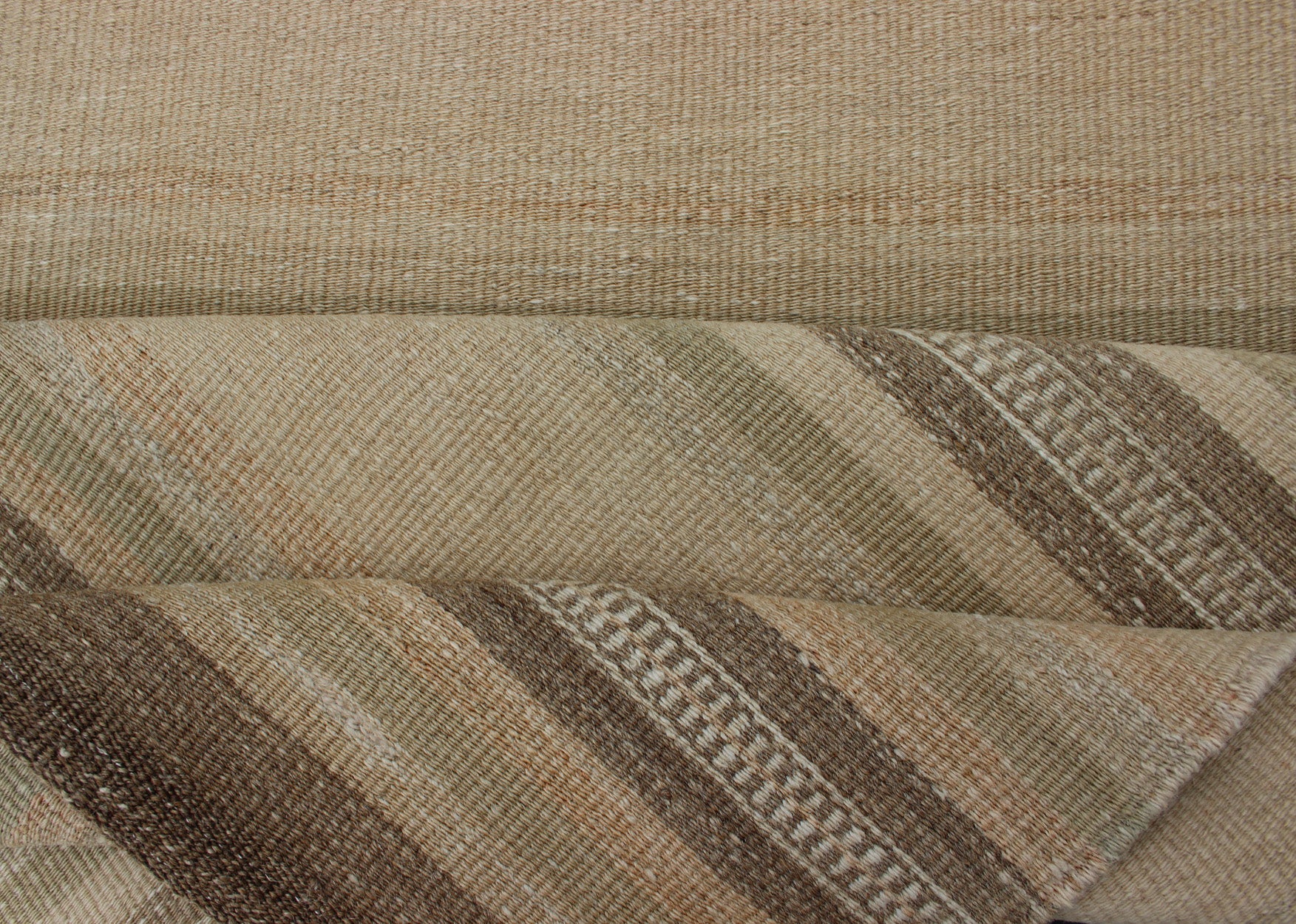 Striped Design Vintage Turkish Hand Woven Flat - Weave Runner With Minimalist Vintage Kilim runner from Turkey with stripes, Keivan Woven Arts / rug EN - 179070, country of origin / type: Turkey / Kilim, circa 1960 This softly striped - design ... - Keivan Woven ArtsEN - 179070 - 11883Rug