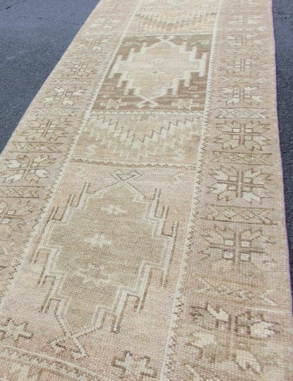 Long Vintage Turkish Oushak Runner with Medallions in Earth Tones. Keivan Woven Arts - Vintage Oushak carpet with multi - medallion design in cream, taupe, light brown and earth tones, rug EN - 179084, country of origin / type: Turkey / Oushak, circa 195... - Keivan Woven ArtsEN - 179084 - 12755Rug