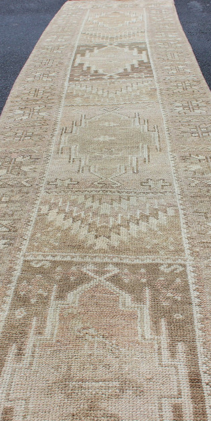 Long Vintage Turkish Oushak Runner with Medallions in Earth Tones. Keivan Woven Arts - Vintage Oushak carpet with multi - medallion design in cream, taupe, light brown and earth tones, rug EN - 179084, country of origin / type: Turkey / Oushak, circa 195... - Keivan Woven ArtsEN - 179084 - 12755Rug