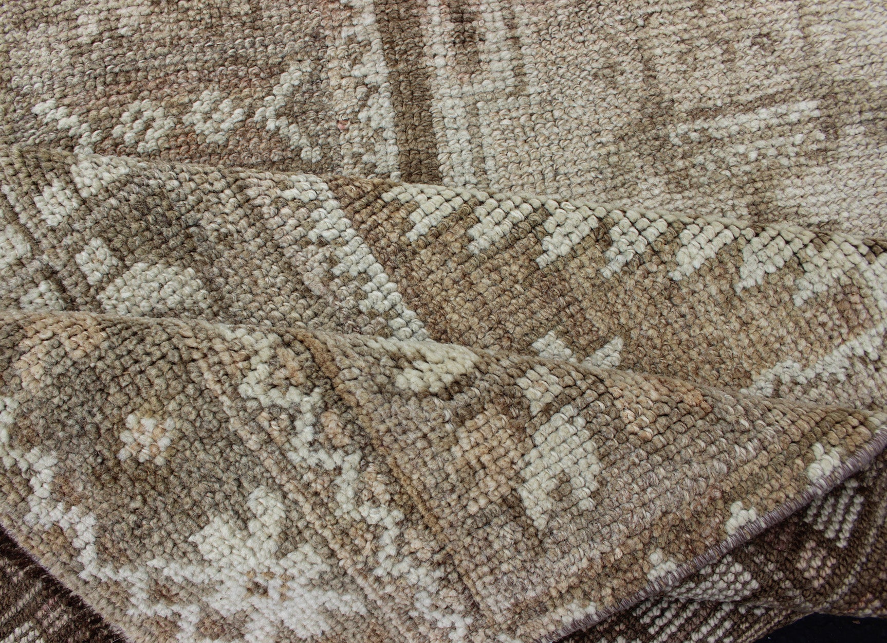 Long Vintage Turkish Oushak Runner with Medallions in Earth Tones. Keivan Woven Arts - Vintage Oushak carpet with multi - medallion design in cream, taupe, light brown and earth tones, rug EN - 179084, country of origin / type: Turkey / Oushak, circa 195... - Keivan Woven ArtsEN - 179084 - 12755Rug