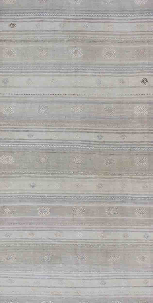 Vintage Hand Woven Turkish Kilim Runner With Stripes in Gray and Natural Tones Vintage Turkish Kilim Runner with Stripes, Keivan Woven Arts / rug EN - 176426, country of origin / type: Turkey / Kilim, circa mid - 20th Century. Featuring a rep... - Keivan Woven ArtsEN - 179095 - 11803Rug