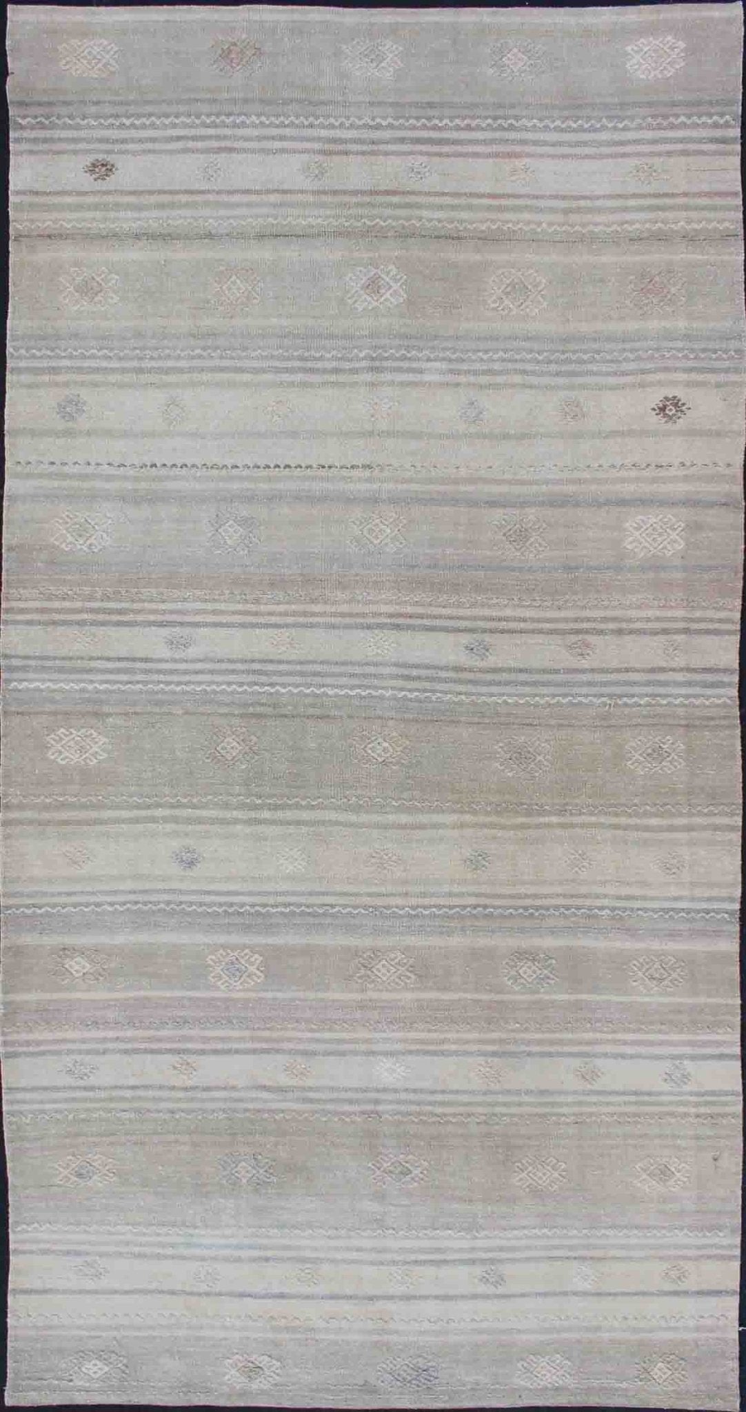 Vintage Hand Woven Turkish Kilim Runner With Stripes in Gray and Natural Tones Vintage Turkish Kilim Runner with Stripes, Keivan Woven Arts / rug EN - 176426, country of origin / type: Turkey / Kilim, circa mid - 20th Century. Featuring a rep... - Keivan Woven ArtsEN - 179095 - 11803Rug