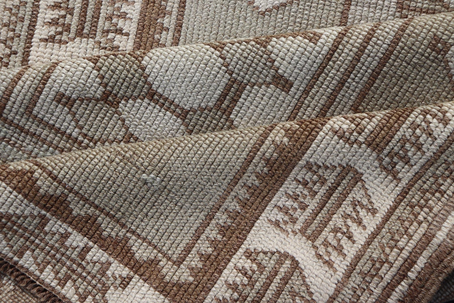 Measures: 2'10 x 10'0 Vintage Turkish Oushak Runner in Neutral Tones, Taupe, Gray, Cream, and Brown. Keivan Woven Arts / rug EN - 179108, country of origin / type: Turkey / Oushak, circa mid - 20th. This vintage Oushak carpet from mid - 20th century T... - Keivan Woven ArtsEN - 179108 - 21943Rug