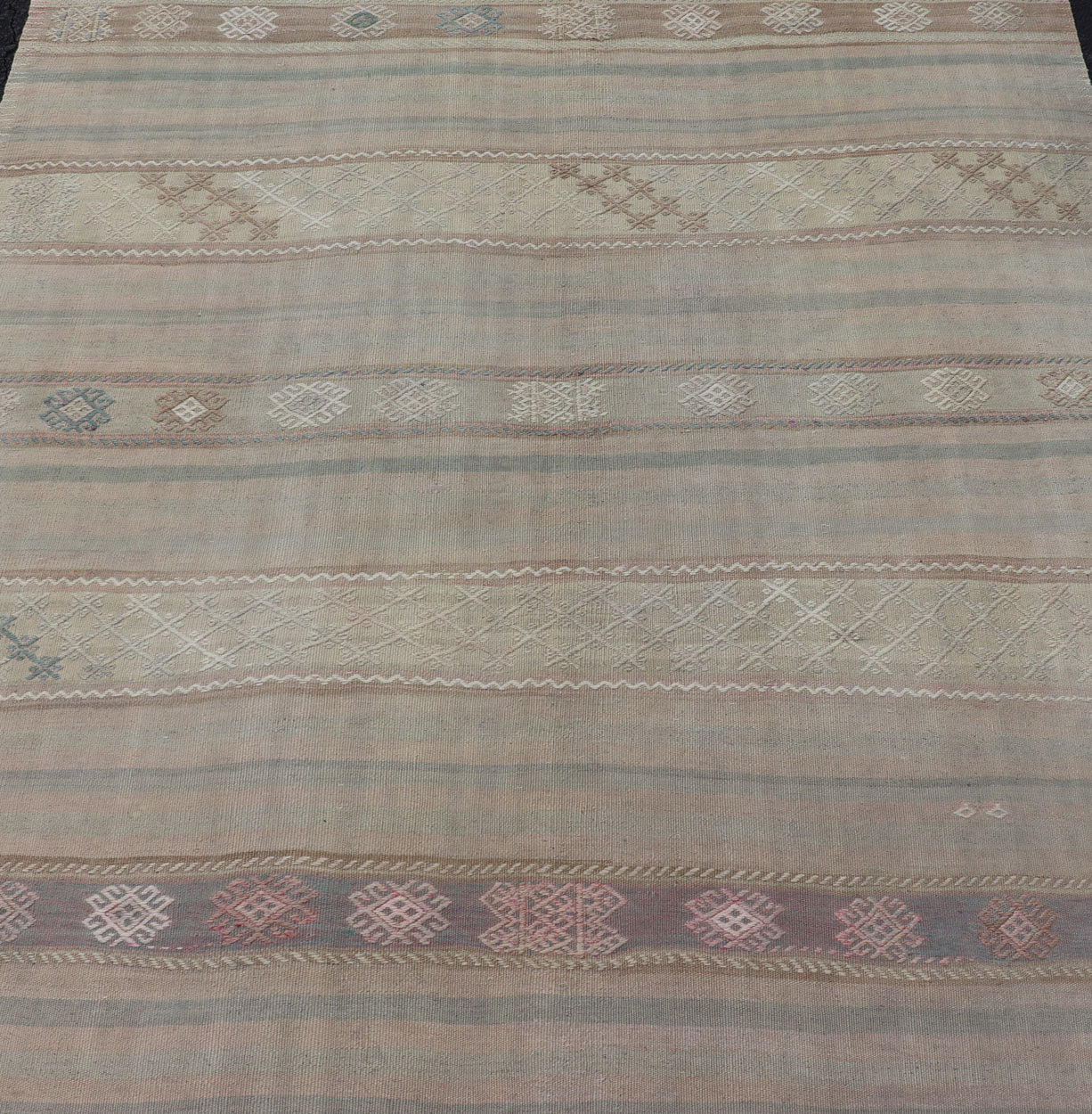 Flat - Weave Turkish Kilim with Embroideries in Earthy Tones and Hints of Pink. geometric stripe design Vintage Kilim from Turkey. Keivan Woven Arts / rug EN - 179255, country of origin / type: Turkey / Kilim, circa 1950 This vintage flat - woven ... - Keivan Woven ArtsEN - 179255 - 17568Rug