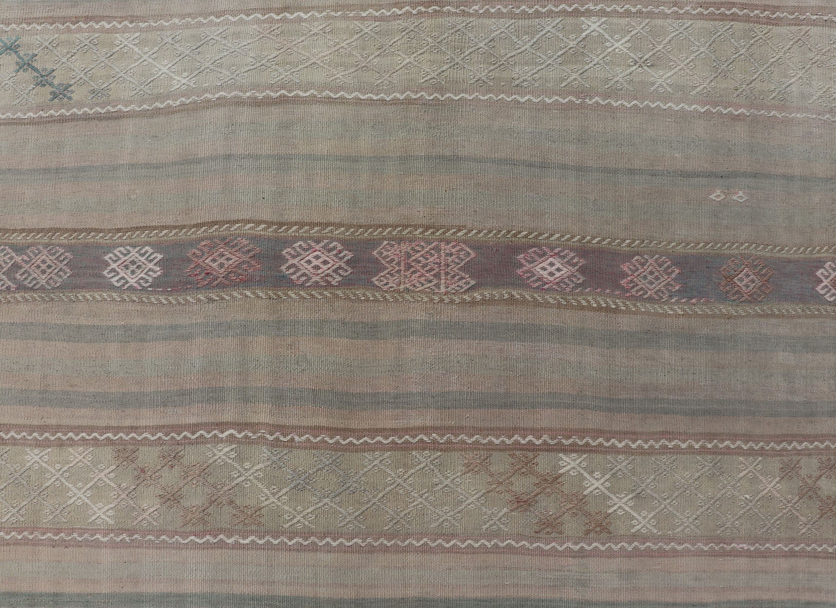 Flat - Weave Turkish Kilim with Embroideries in Earthy Tones and Hints of Pink. geometric stripe design Vintage Kilim from Turkey. Keivan Woven Arts / rug EN - 179255, country of origin / type: Turkey / Kilim, circa 1950 This vintage flat - woven ... - Keivan Woven ArtsEN - 179255 - 17568Rug
