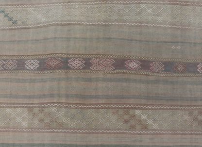 Flat - Weave Turkish Kilim with Embroideries in Earthy Tones and Hints of Pink. geometric stripe design Vintage Kilim from Turkey. Keivan Woven Arts / rug EN - 179255, country of origin / type: Turkey / Kilim, circa 1950 This vintage flat - woven ... - Keivan Woven ArtsEN - 179255 - 17568Rug