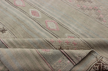 Vintage Turkish Flat - Weave Striped Kilim in Taupe, Pink, and Light Brown Minimalist stripe design Kilim from Turkey, Keivan Woven Arts / rug EN - 179258, country of origin / type: Turkey / Kilim, circa 1950 This vintage flat - woven Kilim run... - Keivan Woven ArtsEN - 179258 - 12773Rug