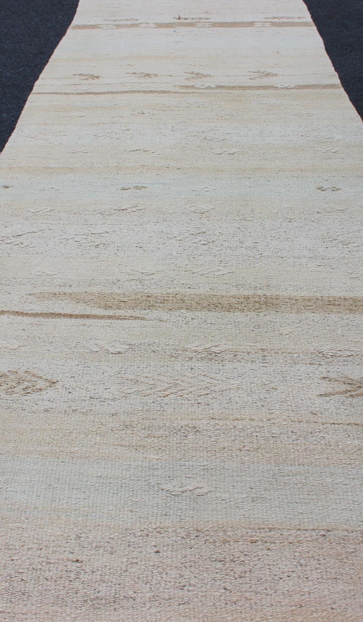 Minimalist Design Vintage Hand Woven Turkish Kilim Runner With Neutral Tones Minimalist design with traces of stripes Kilim runner in cream, light brown and taupe, Keivan Woven Arts / rug EN - 179276, country of origin / type: Turkey / Kilim, cir... - Keivan Woven ArtsEN - 179276 - 12000Rug