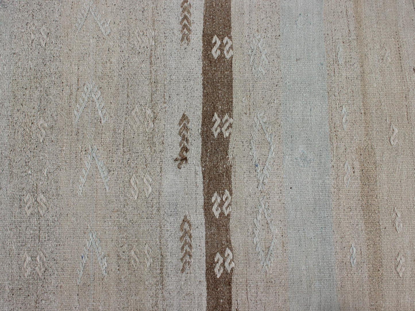 Minimalist Design Vintage Hand Woven Turkish Kilim Runner With Neutral Tones Minimalist design with traces of stripes Kilim runner in cream, light brown and taupe, Keivan Woven Arts / rug EN - 179276, country of origin / type: Turkey / Kilim, cir... - Keivan Woven ArtsEN - 179276 - 12000Rug