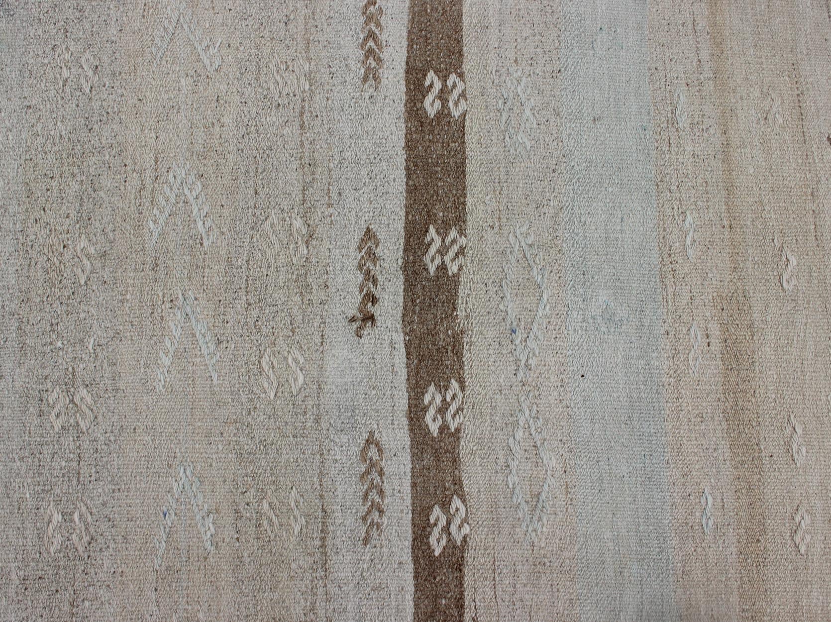Minimalist Design Vintage Hand Woven Turkish Kilim Runner With Neutral Tones Minimalist design with traces of stripes Kilim runner in cream, light brown and taupe, Keivan Woven Arts / rug EN - 179276, country of origin / type: Turkey / Kilim, cir... - Keivan Woven ArtsEN - 179276 - 12000Rug
