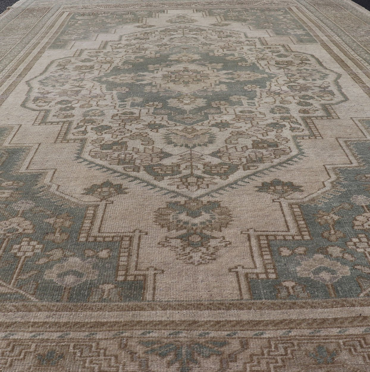 Turkish Oushak Vintage Medallion Rug in Light Blue - Green, Tan, Taupe, and Cream. Keivan Woven Arts. rug EN - 179303, country of origin / type: Turkey / Oushak, circa 1940 This beautiful vintage Oushak rug from 1940s Turkey features a medallion Ous... - Keivan Woven ArtsEN - 179303 - 17574Rug