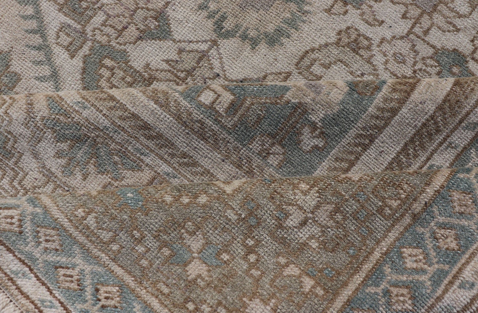 Turkish Oushak Vintage Medallion Rug in Light Blue - Green, Tan, Taupe, and Cream. Keivan Woven Arts. rug EN - 179303, country of origin / type: Turkey / Oushak, circa 1940 This beautiful vintage Oushak rug from 1940s Turkey features a medallion Ous... - Keivan Woven ArtsEN - 179303 - 17574Rug