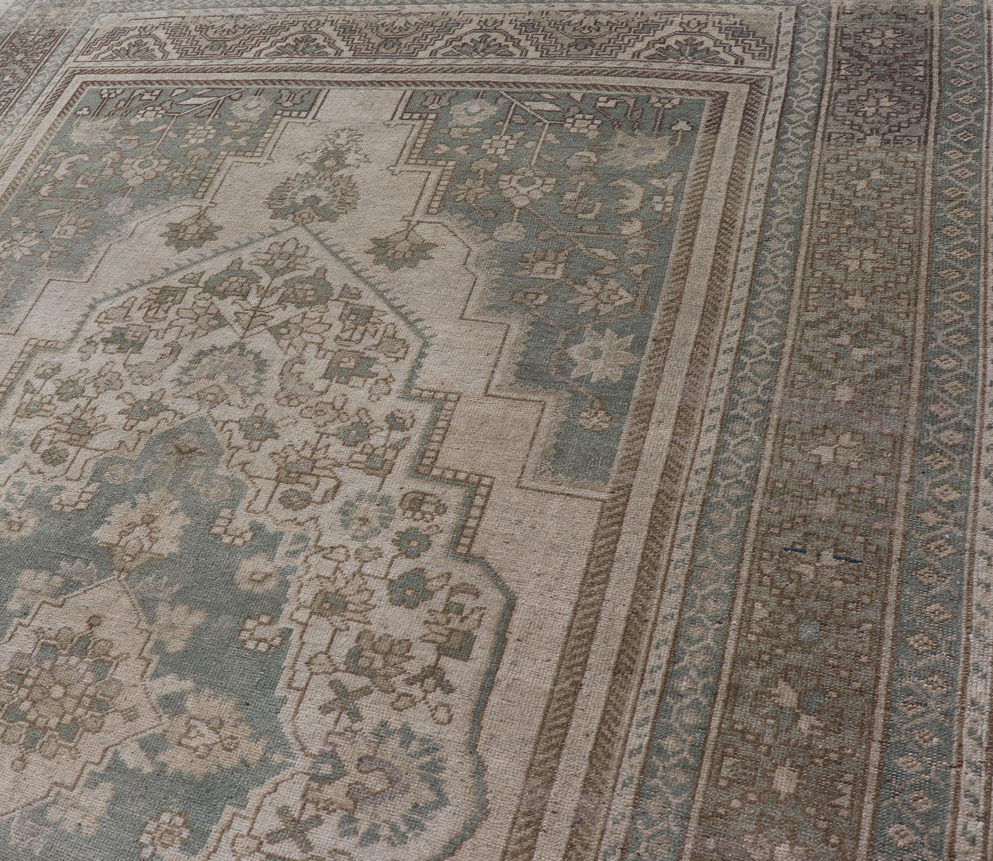 Turkish Oushak Vintage Medallion Rug in Light Blue - Green, Tan, Taupe, and Cream. Keivan Woven Arts. rug EN - 179303, country of origin / type: Turkey / Oushak, circa 1940 This beautiful vintage Oushak rug from 1940s Turkey features a medallion Ous... - Keivan Woven ArtsEN - 179303 - 17574Rug