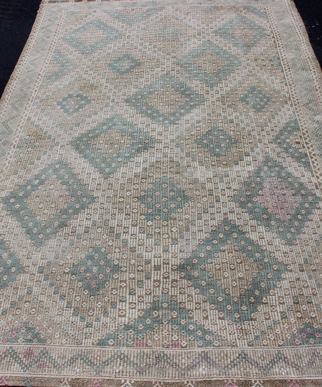 Diamond Design Vintage Turkish Embroidered Kilim in Light Teal blue, Tan, Brown. Turkish vintage Embroidered flat woven carpet, rug EN - 179404, country of origin / type: Turkey / Oushak, circa 1940 This Embroidered kilim rug from Turkey fe... - Keivan Woven ArtsEN - 179404 - 12783Rug