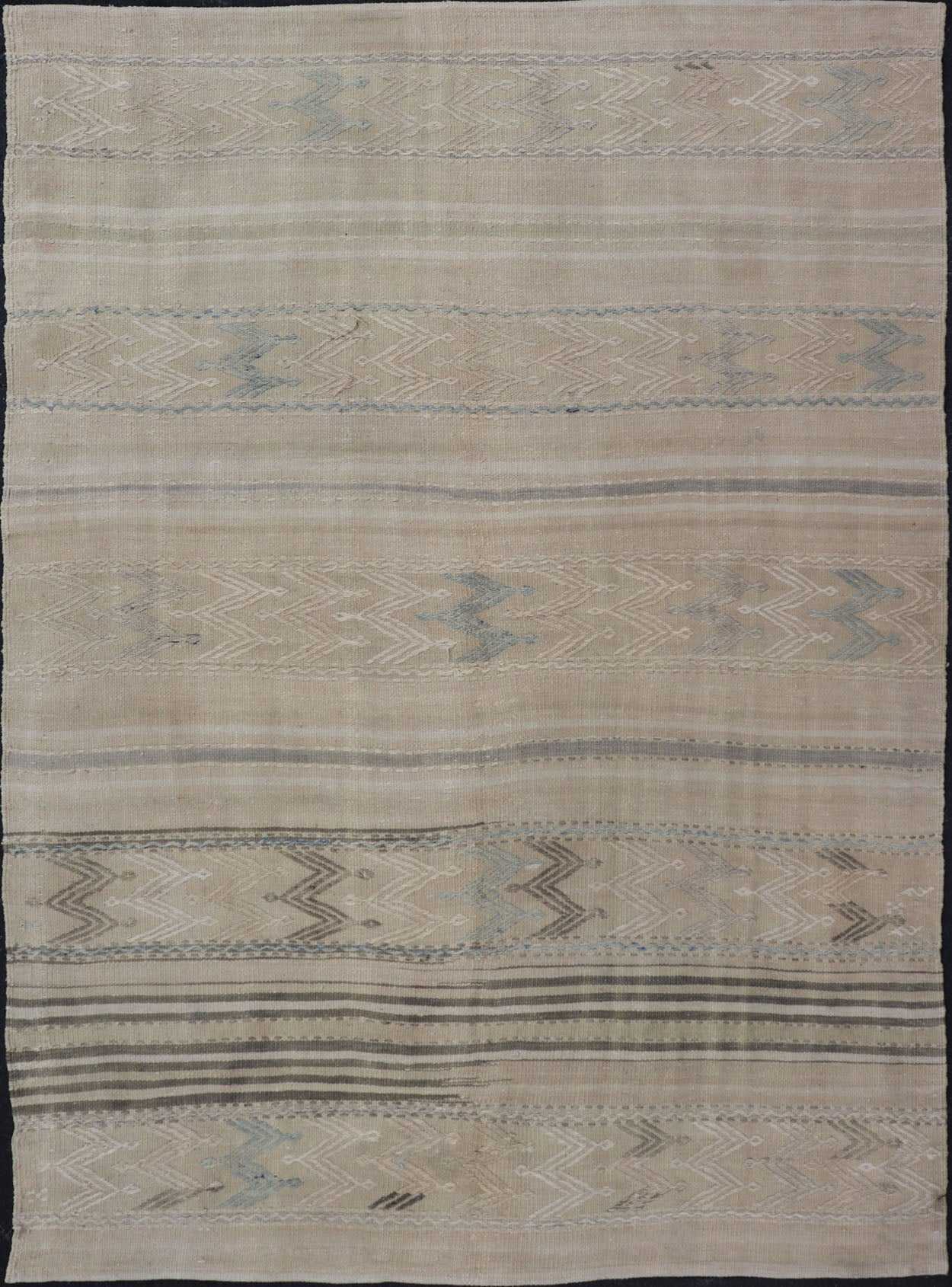 Vintage flat - weave Kilim with embroideries in tan, blue - gray with a modern design geometric stripe design Vintage Kilim from Turkey. Keivan Woven Arts / rug EN - 179491, country of origin / type: Turkey / Kilim, circa 1950 This vintage Turkish Kil... - Keivan Woven ArtsEN - 179491 - 17790Rug