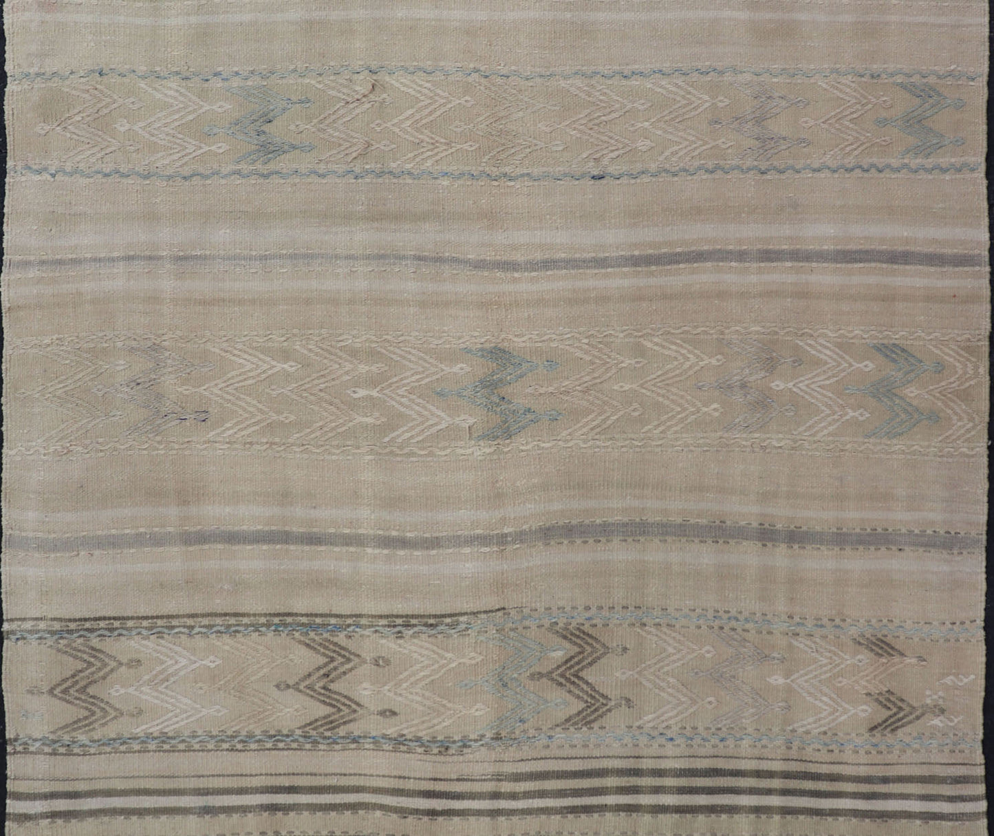 Vintage flat - weave Kilim with embroideries in tan, blue - gray with a modern design geometric stripe design Vintage Kilim from Turkey. Keivan Woven Arts / rug EN - 179491, country of origin / type: Turkey / Kilim, circa 1950 This vintage Turkish Kil... - Keivan Woven ArtsEN - 179491 - 17790Rug