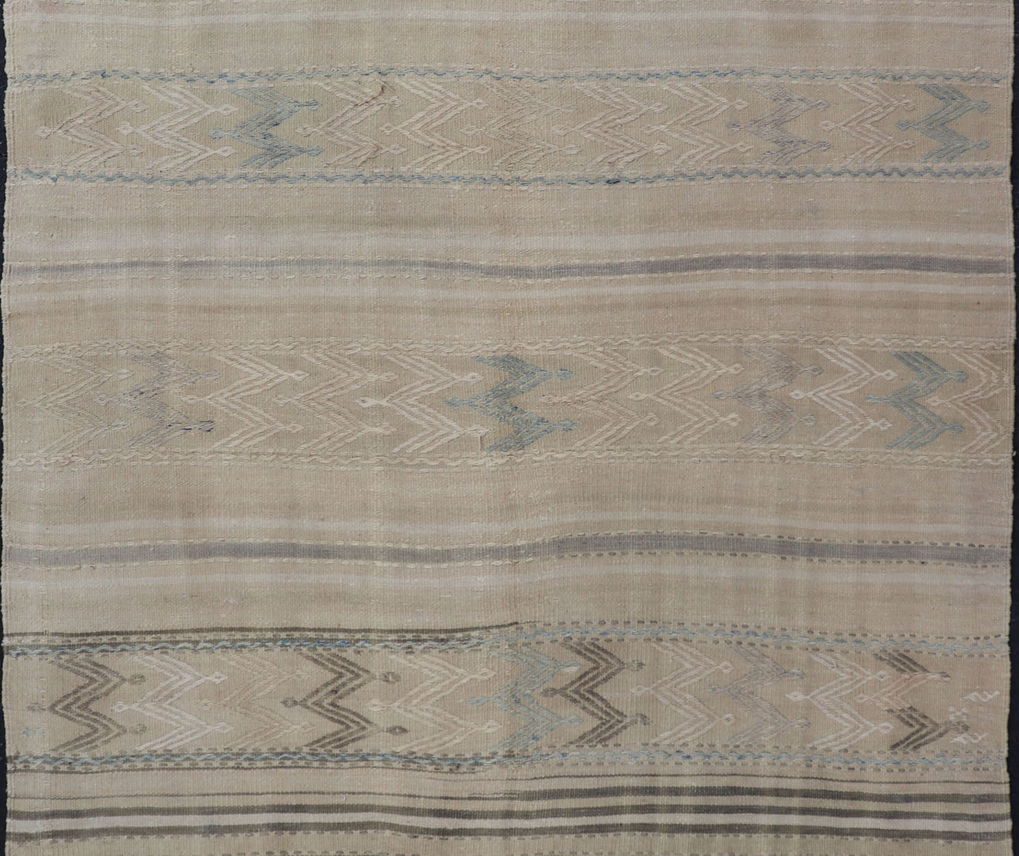 Vintage flat - weave Kilim with embroideries in tan, blue - gray with a modern design geometric stripe design Vintage Kilim from Turkey. Keivan Woven Arts / rug EN - 179491, country of origin / type: Turkey / Kilim, circa 1950 This vintage Turkish Kil... - Keivan Woven ArtsEN - 179491 - 17790Rug