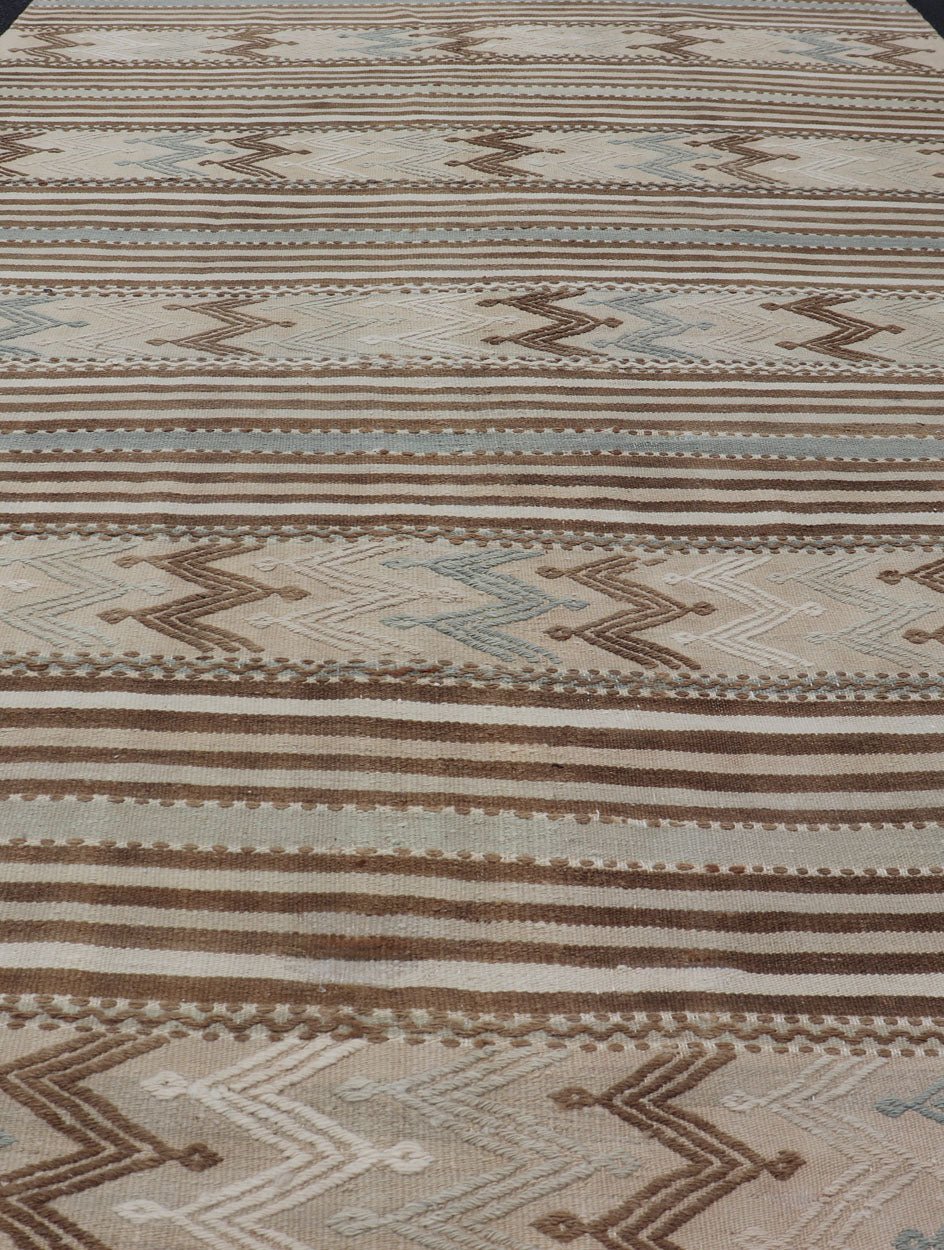 Turkish Hand Woven Flat - Weave Embroidered Kilim in Taupe, Brown, and Lt. Blue. Keivan Woven Arts / rug EN - 179493, country of origin / type: Turkey / Kilim, circa 1950 Measures: 4'6 x 8'4 This vintage flat - woven Embroidered kilim rug feat... - Keivan Woven ArtsEN - 179493 - 15380Rug