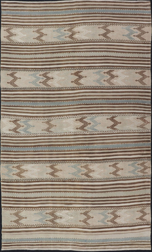 Turkish Hand Woven Flat - Weave Embroidered Kilim in Taupe, Brown, and Lt. Blue. Keivan Woven Arts / rug EN - 179493, country of origin / type: Turkey / Kilim, circa 1950 Measures: 4'6 x 8'4 This vintage flat - woven Embroidered kilim rug feat... - Keivan Woven ArtsEN - 179493 - 15380