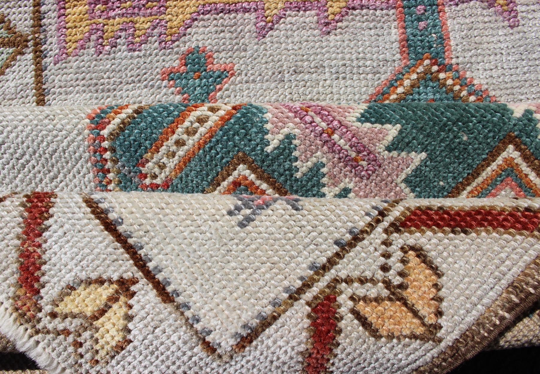 Cream Color Vintage Turkish Oushak Runner with Repeating Geometric Design Colorful vintage Turkish oushak runner with repeating medallion geometric design in teal color design and cream background, rug/EN - 179543, Keivan Woven Arts / country of o... - Keivan Woven ArtsEN - 179543 - 12697Rug