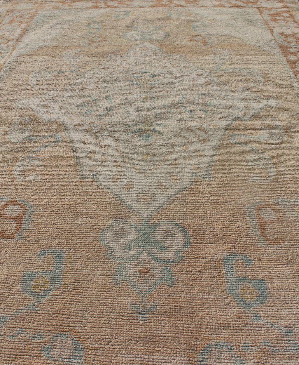 Muted Colored Turkish Oushak Rug is Subdued Medallion Design Nice Vintage Turkish Oushak rug wit an understated medallion with flowers and geometric motifs, rug EN - 179557, country of origin / type: Turkey / Oushak, circa 1940 This magnifice... - Keivan Woven ArtsEN - 179557 - 12411Rug