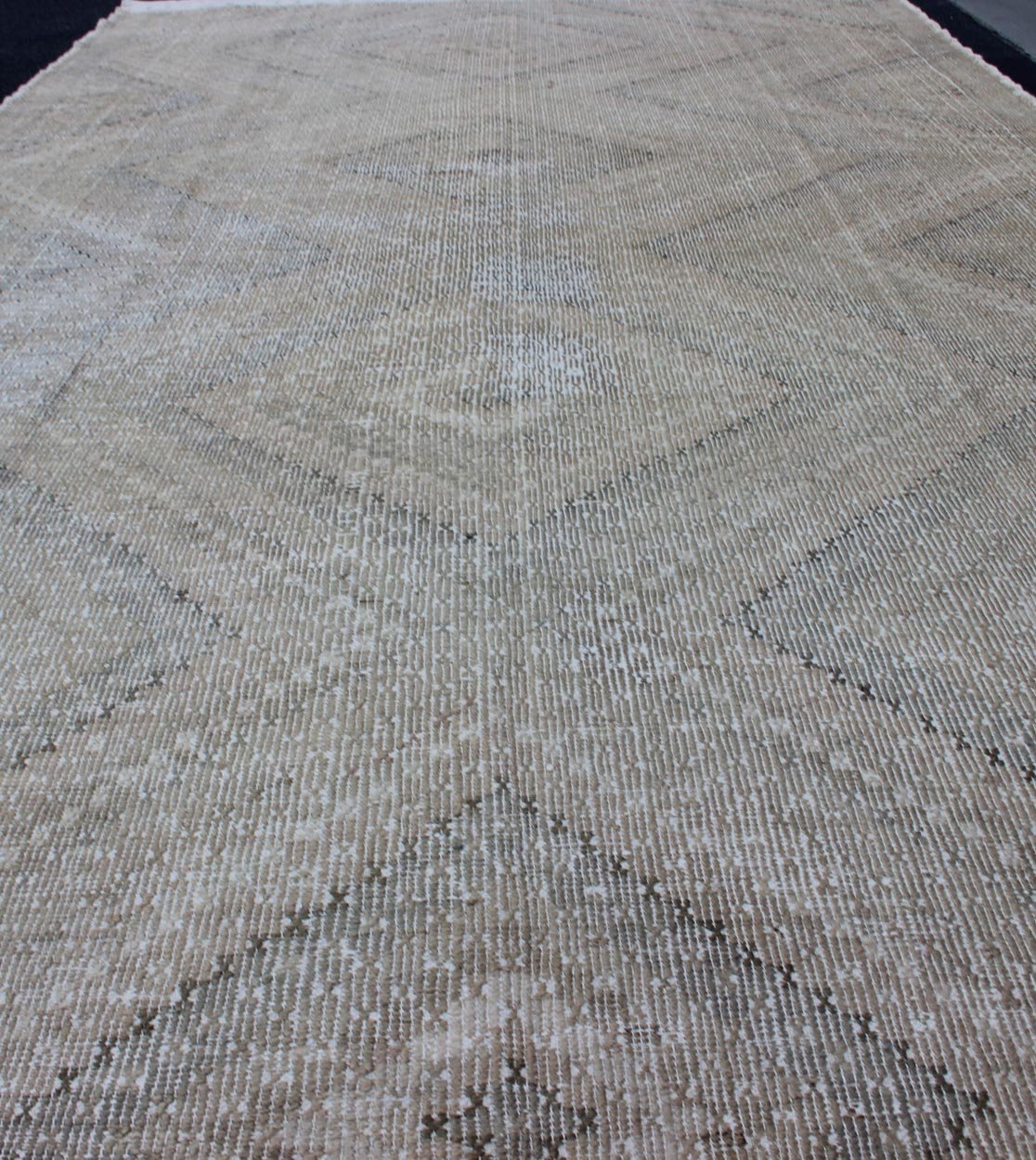 Vintage Turkish Embroidered Flat - Weave Rug with Neutral - Toned Geometric Design kwarugs Geometric design vintage Kilim rug from Turkey in neutral, muted tones, Keivan Woven Arts / rug en - 179641, country of origin / type: Turkey / Kilim, circa 195... - Keivan Woven ArtsEN - 179641 - 11811Rug