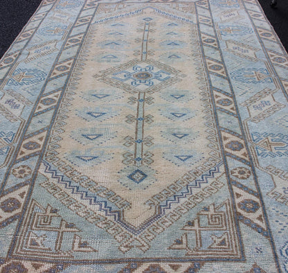 Vintage Oushak rug from Turkey with Medallion design, rug EN - 179653, Keivan Woven Arts country of origin / type: Turkey / Oushak, circa 1950 This vintage Turkish Oushak rug features a all - over design, which is composed of various flora. The dark... - Keivan Woven ArtsEN - 179653 - 11831Rug