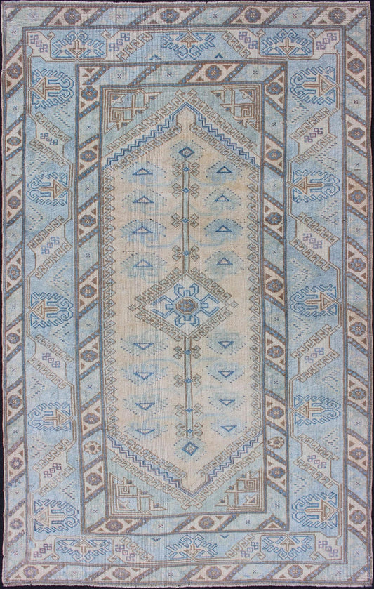 Vintage Oushak rug from Turkey with Medallion design, rug EN - 179653, Keivan Woven Arts country of origin / type: Turkey / Oushak, circa 1950 This vintage Turkish Oushak rug features a all - over design, which is composed of various flora. The dark... - Keivan Woven ArtsEN - 179653 - 11831