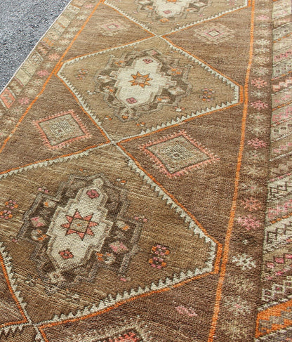 Vintage Turkish Oushak Runner with Tribal Medallions in Earthy Tones Vintage Turkish Oushak runner with floral medallions, Keivan Woven Arts / rug en - 140350, country of origin / type: Turkey / Oushak, circa 1940. This vintage Oushak runn... - Keivan Woven ArtsEN - 179660 - 12363Rug