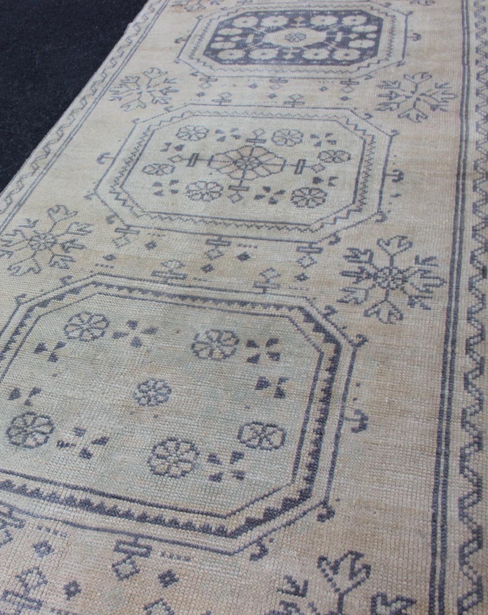 Vintage Turkish Oushak Runner in Medium Blue, Lt. Blue & Tan Background. Oushak vintage rug from Turkey with medallion Geometric design, rug EN - 179680, country of origin / type: Turkey / Oushak, circa 1940. This vintage Turkish Oushak ru... - Keivan Woven ArtsEN - 179680 - 12521Rug