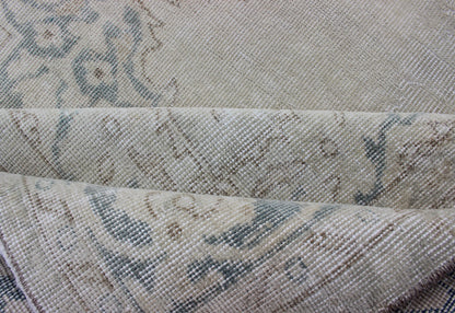 Medallion Distressed Oushak Turkey in Cream and Stone Blue Taupe, cream and blue Oushak rug vintage from Turkey with medallion design of etched motifs, rug EN - 179688, country of origin / type: Turkey / Oushak, circa 1950. This striking v... - Keivan Woven ArtsEN - 179688 - 12791Rug