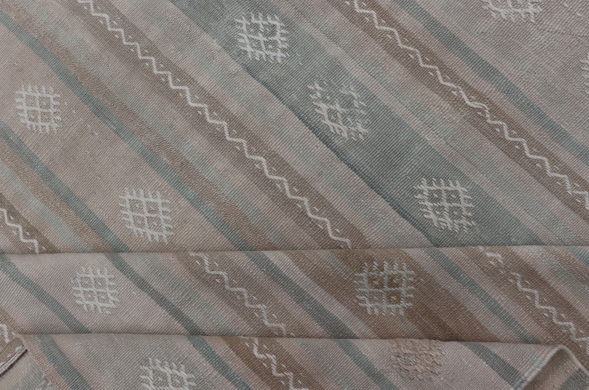 Turkish Vintage Kilim Rug With in Tan, Taupe, Brown, Gray Blue, and Earth Tones Minimalist stripe design Kilim from Turkey, Keivan Woven Arts / rug EN - 179776, country of origin / type: Turkey / Kilim, circa 1950 This vintage flat - woven Ki... - Keivan Woven ArtsEN - 179776 - 15392Rug